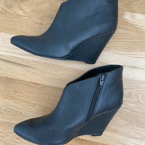 Womens Seychelles Impatient Leather Zip Wedge Ankle Booties Black